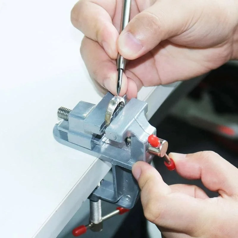 Mini Bench Vise Table Clamp Sc - Electronics Repair Hobby reseña y precio